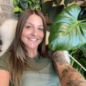 Portrait of Katlynn Beaumont, Substance Use Clinician at Enso Recovery, a Maine outpatient clinic supporting people in substance use treatment.